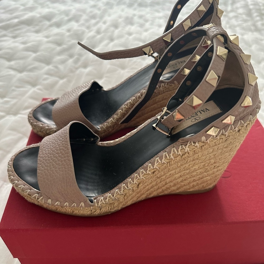 Valentino Garavani Rockstar poudre wedge. - Picture 9 of 10